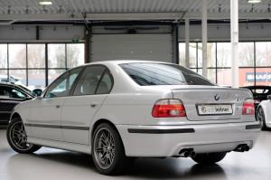 BMW M5 2001 года  (EU)
